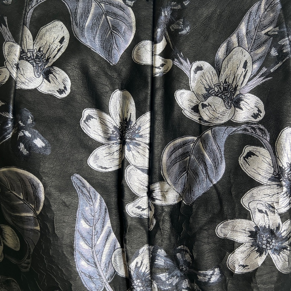 Zara women’s black Silver Faux leather floral ruffle pelium mini skirt size M - Picture 8 of 9